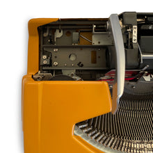 Load image into Gallery viewer, Brother Deluxe 262 TR Typewriter