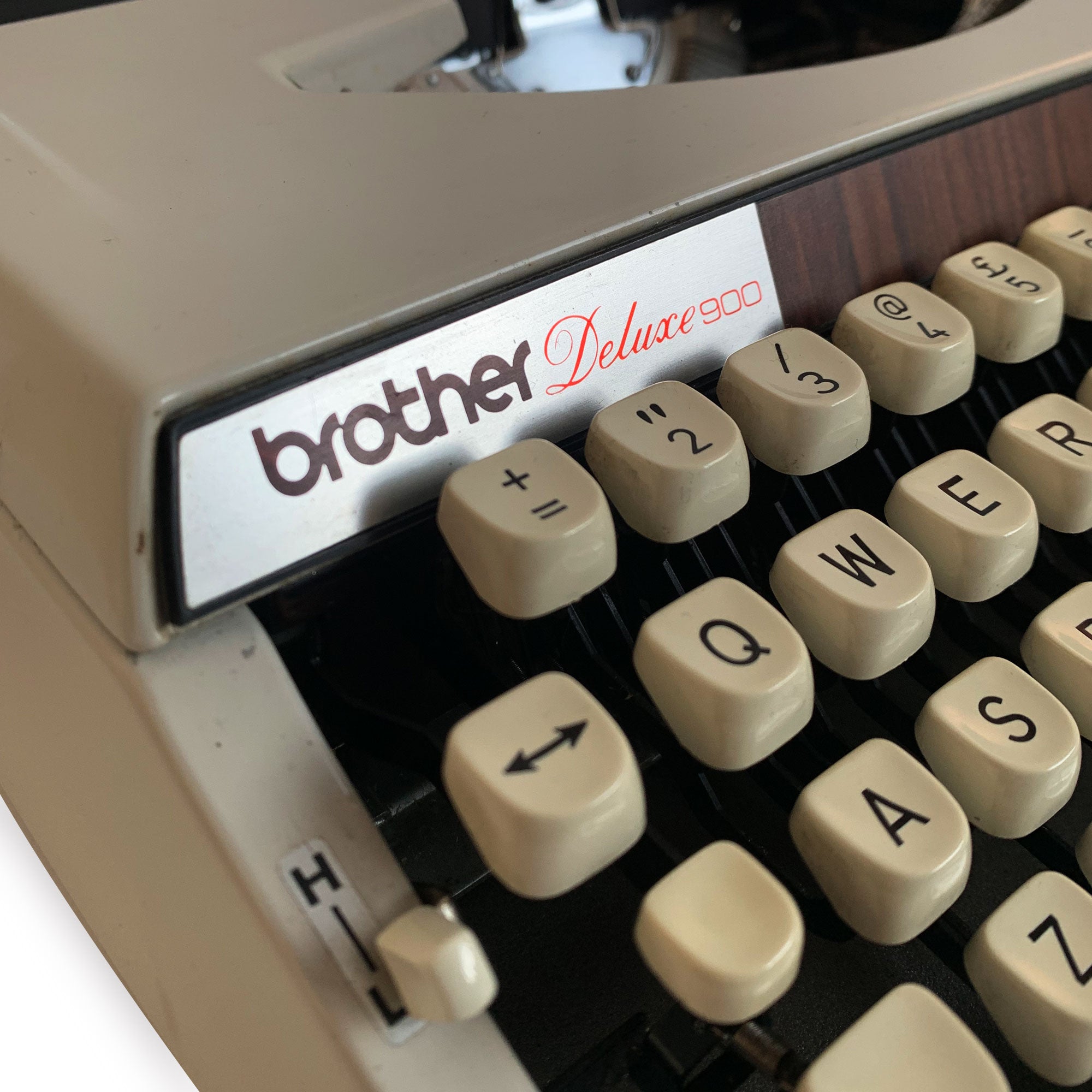 Vintage Brother Deluxe 900 Typewriter Professionally Serviced